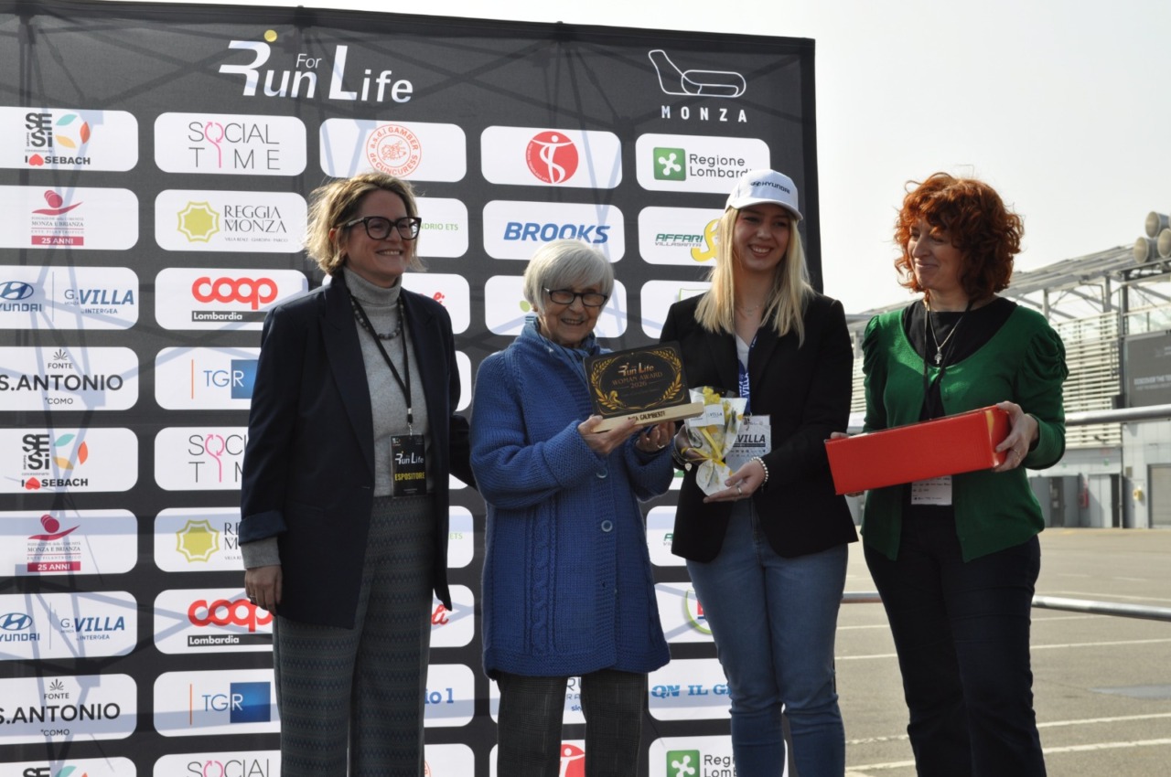 Rita Galimberti premiata al Run For Life Woman Award 2026 per il suo impegno sociale