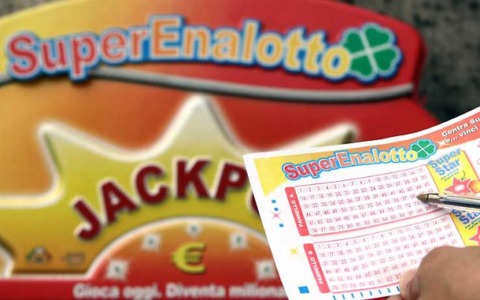 Un fortunato vince 18mila euro al SuperEnalotto