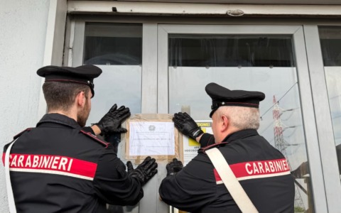 Il Questore sospende la licenza di un bar a Nova Milanese per violazioni legate alla droga