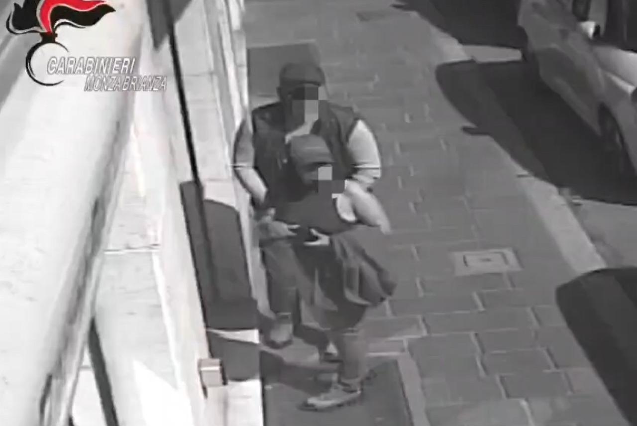 Operazione dei Carabinieri di Desio: dodici persone coinvolte in furti e truffe
