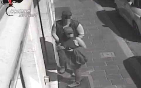 Operazione dei Carabinieri di Desio: dodici persone coinvolte in furti e truffe