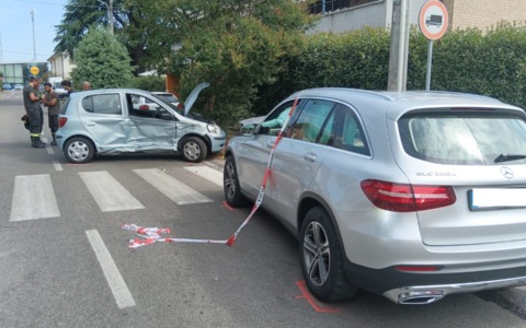 Scontro violento all’incrocio, 21enne di Varedo in pericolo di vita