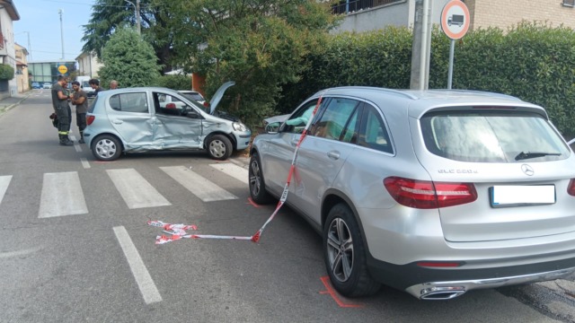 Scontro violento all’incrocio, 21enne di Varedo in pericolo di vita