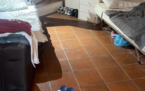 Scoperto un dormitorio abusivo a Limbiate: 14 posti letto e una cucina nel sottoscala