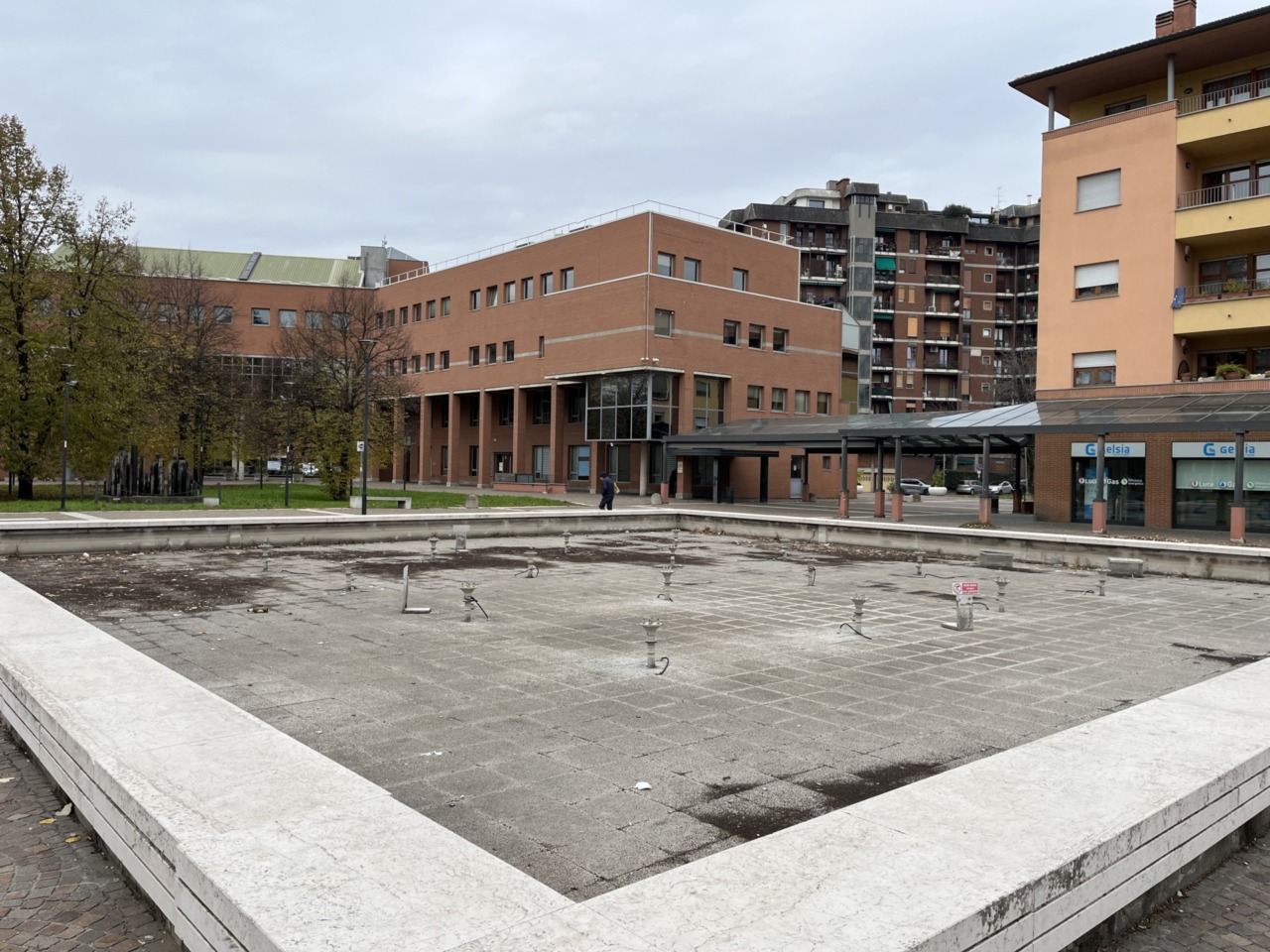 La fontana di piazza Don Giussani, quando tornerà a funzionare?