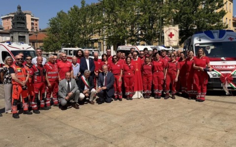 Una nuova ambulanza per la Croce Rossa di Desio grazie a una donazione della Bcc Carate Treviglio