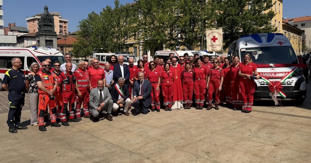 Una nuova ambulanza per la Croce Rossa di Desio grazie a una donazione della Bcc Carate Treviglio